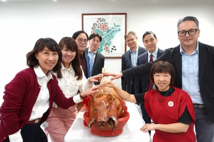 From left: Cindy Chan, Graduate School, Professor Christy Cheung, Professor Wong, Professor Poon, Professor Cheung, Professor Lyu, Professor Cheung King Ho, Trudi Chan, Research Office